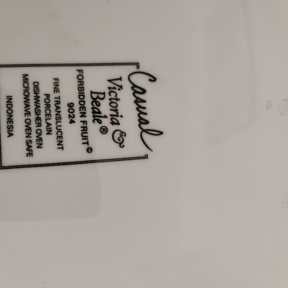 Victoria and Beale Casual Vintage Forbidden Fruit Pattern Round Platter - Picture 4 of 4